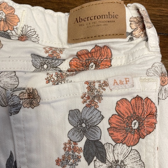 🍁🌼Abercrombie Kids floral shorts 7/8🍂 - Picture 5 of 11